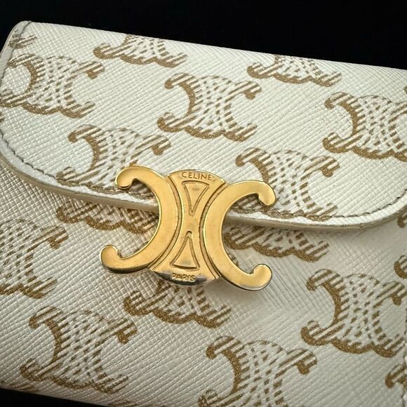 Used in excellent condition Celine wallet  with  gold hardware - Picture 2 of 9